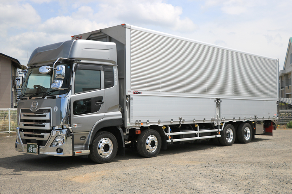 大型低床ウイング車｜株式会社ケイアイ物流（福島）